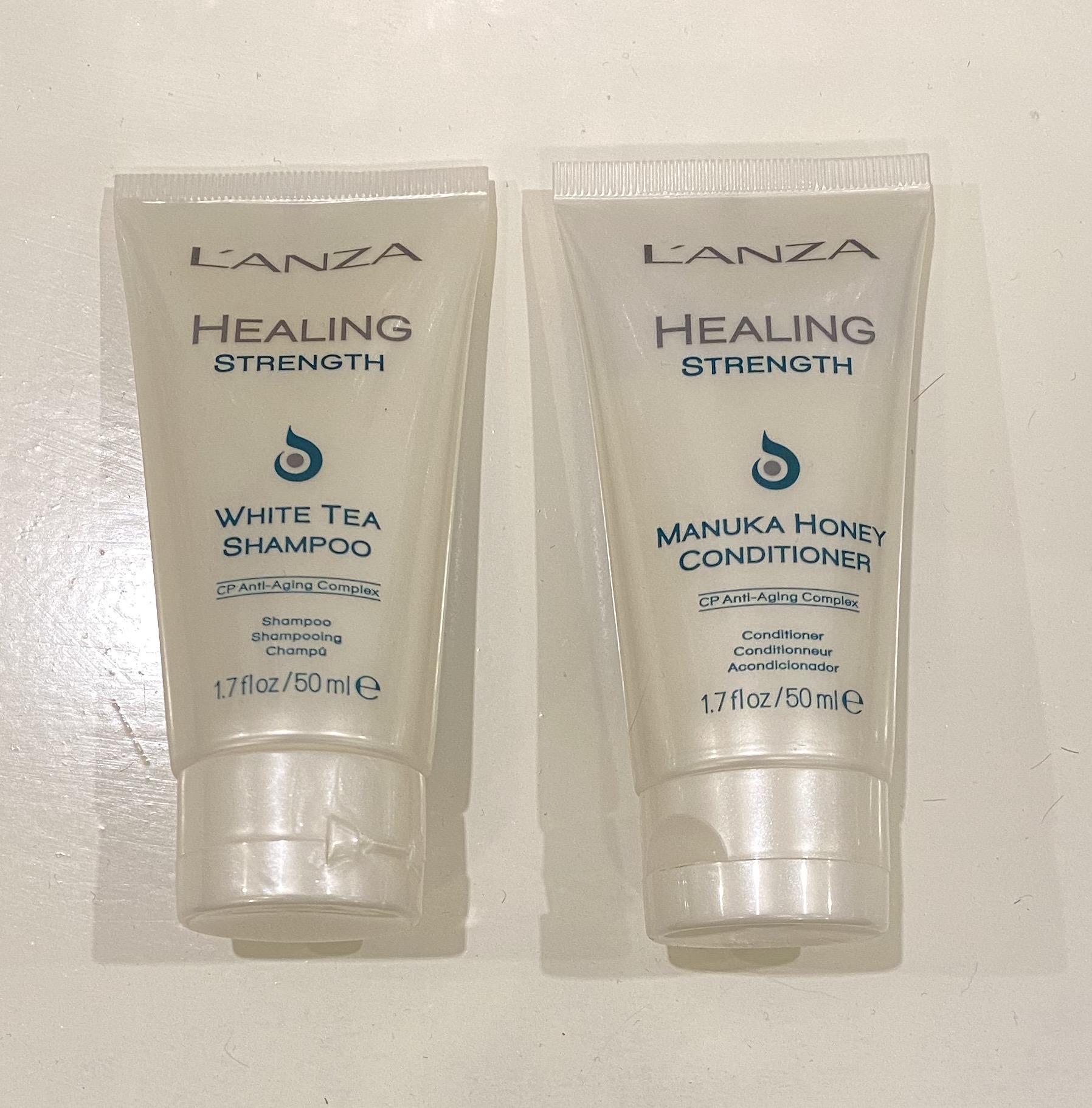 Travelset L'anza Healing Strenght - White tea shampoo 50ml & Manuka Honey conditioner 50ml